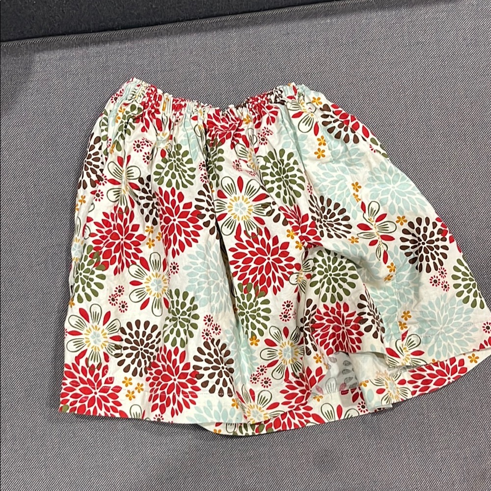 Red and Green Floral Girls skirt Size 5-6 Preloved
